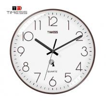 Timess 掛鐘 電波鐘客廳靜音鐘表時尚簡約北歐時鐘表掛墻3D立體燙字智能自動對時掛表 輕奢咖30CM電波鐘