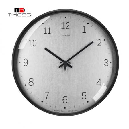 Timess 掛鐘鐘表客廳掛鐘輕奢實(shí)木時鐘簡約時尚表掛墻免打孔臥室石英鐘掛表 MG01-1拉絲銀面【椴木邊框+德國品牌機(jī)芯】 14英寸【直徑35厘米】