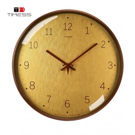 Timess 掛鐘鐘表客廳掛鐘輕奢實木時鐘簡約時尚表掛墻免打孔臥室石英鐘掛表 MG01-2拉絲金面【椴木邊框+德國品牌機芯】 14英寸【直徑35厘米】